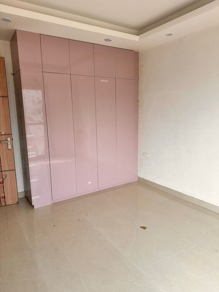 Room, sector 84 3 Bedroom 240 Sq.Yd. Builder Floor In Sector 84 Gurgaon 9721838
