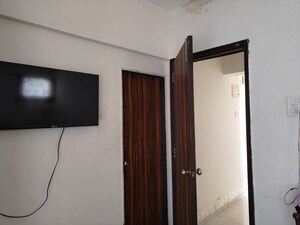 Room in 2 BHK Apartment at Yashraj Park CHS, Kasarvadavali – for Rent