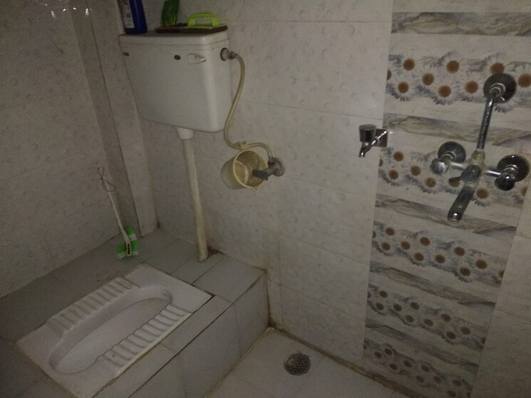 Bathroom, kotwali 4 Bedroom 1200 Sq.Ft. Independent House In Kotwali Varanasi 9721844
