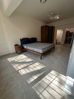 Bedroom in 2 BHK Apartment at Metropolitan CHS, Pali Hill – for Rent