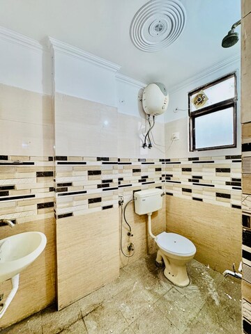 Master Bedroom in 2 BHK Builder Floor at Saket – for Rent