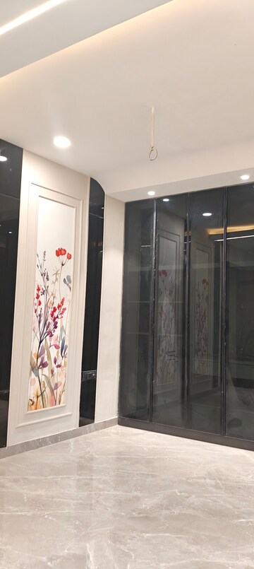 Building Lobby in 4 BHK Builder Floor at Sector 28 – for Sale