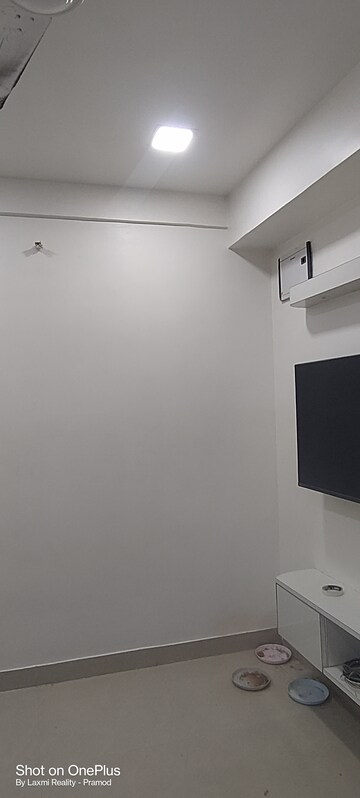 Room in 1 BHK Apartment at Shrinivas Tower, Lower Parel – for Rent