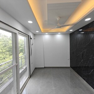 Room in 2.5 BHK Apartment at Gaur City 5th Avenue, Sector 4 Greater Noida – for Rent