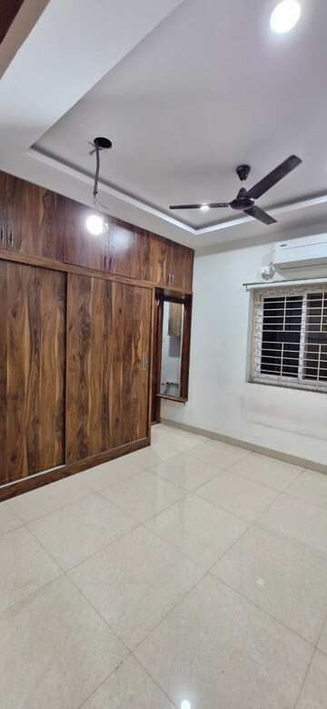 Room in 2 BHK Builder Floor at Kondapur – for Rent