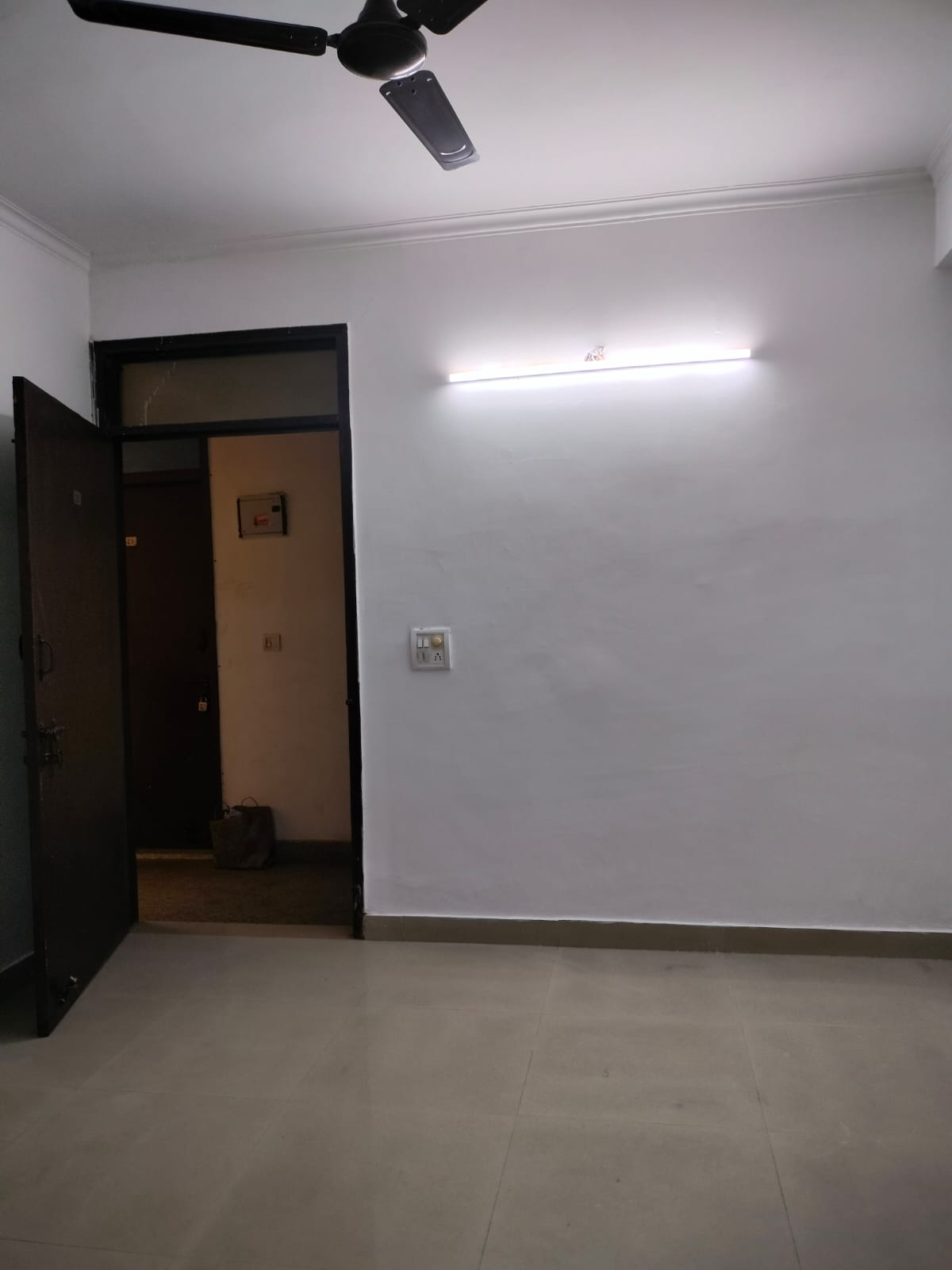 1 RkBuilder Floor For Rent in Paryavaran Complex