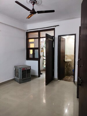 Room in 1 RK Builder Floor at Paryavaran Complex – for Rent