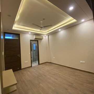 Room in 4 BHK Builder Floor at Sector 57 – for Sale