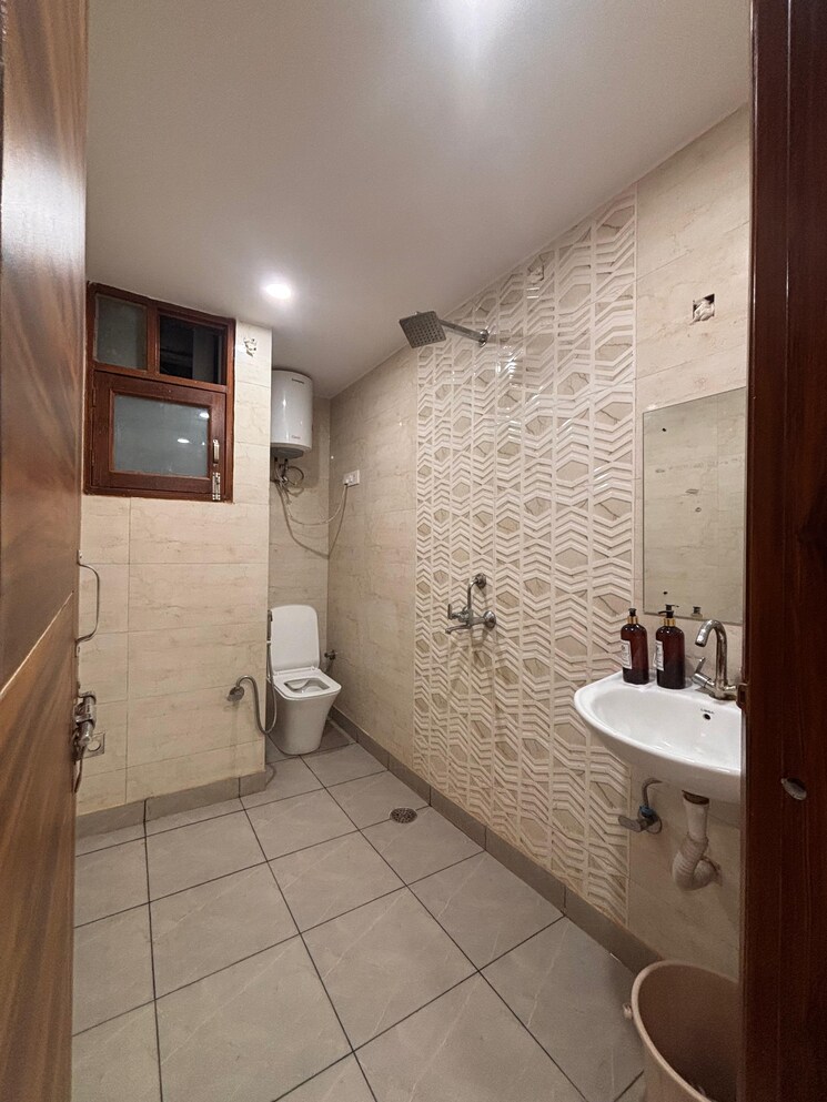 Bathroom, palm-residency-chhatarpur 2 Bedroom 900 Sq.Ft. Builder Floor In Chattarpur Delhi 9722016