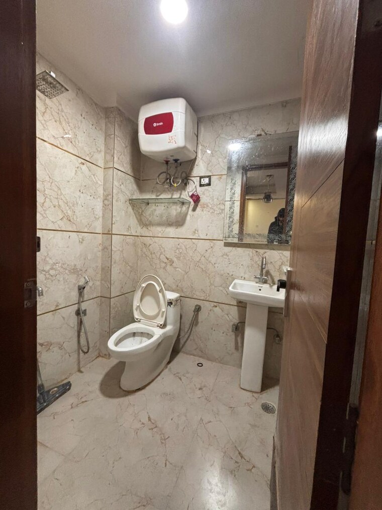 Bathroom, palm-residency-chhatarpur 2 Bedroom 900 Sq.Ft. Builder Floor In Chattarpur Delhi 9722023