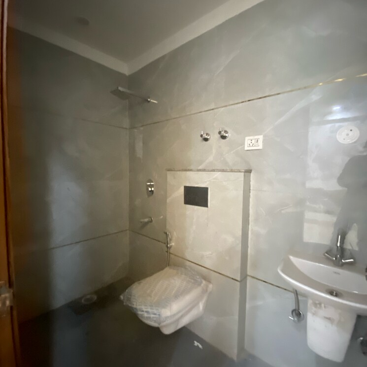 Bathroom, chattarpur 3 Bedroom 1300 Sq.Ft. Builder Floor In Chattarpur Delhi 9722072