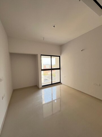 Room in 2.5 BHK Apartment at Lodha Palava Downtown, Dombivli East – for Rent