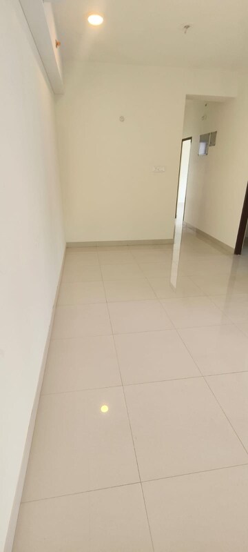 Room in 2 BHK Apartment at Dynamix Divum, Malad East – for Rent