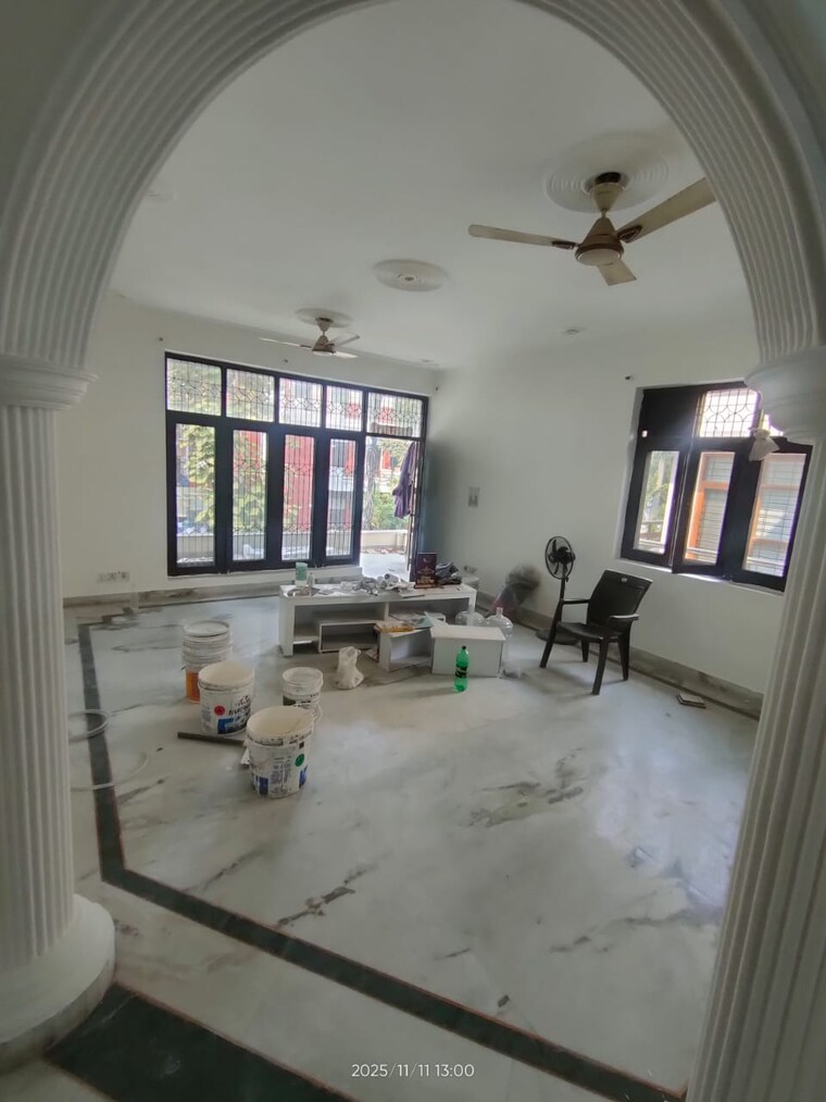 Living Room, sector 34 3 Bedroom 300 Sq.Mt. Independent House In Sector 34 Noida 9722181