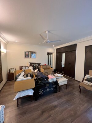 Parking in 3 BHK Builder Floor at East Of Kailash – for Rent