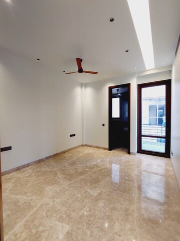 Room in 3 BHK Builder Floor at DLF Queens Court, Greater Kailash ii – for Sale