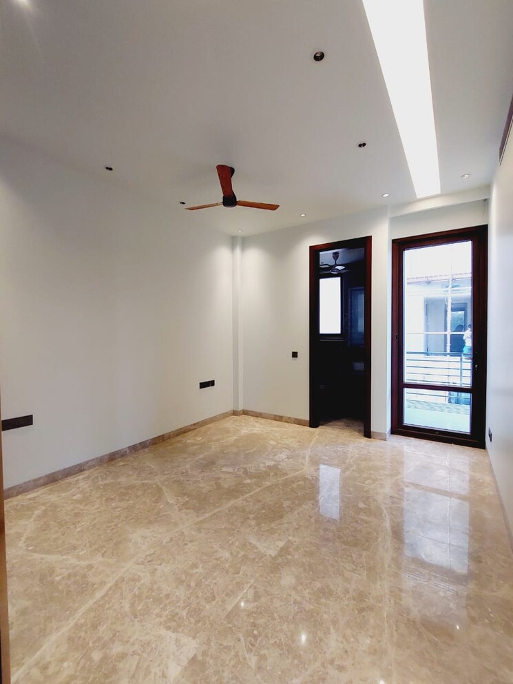 Room, dlf-queens-court 3 Bedroom 208 Sq.Yd. Builder Floor In Greater Kailash ii Delhi 9722183