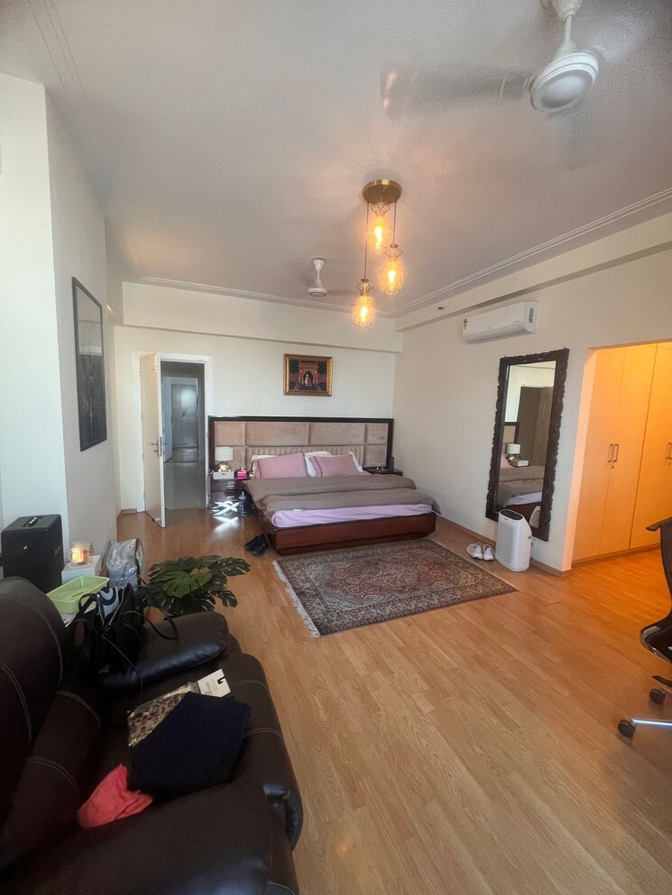 Bedroom, dlf-the-pinnacle 4 Bedroom 3950 Sq.Ft. Apartment In Dlf Phase V Gurgaon 9722236