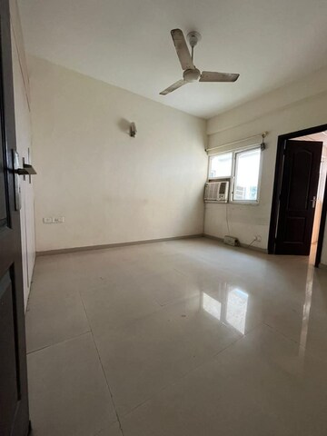 Room in 2 BHK Apartment at Geotech Pristine Avenue, Sector 16c Greater Noida – for Rent