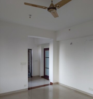 Room in 4 BHK Apartment at AWHO Township Gurjinder Vihar, Omega Ii Greater Noida – for Rent