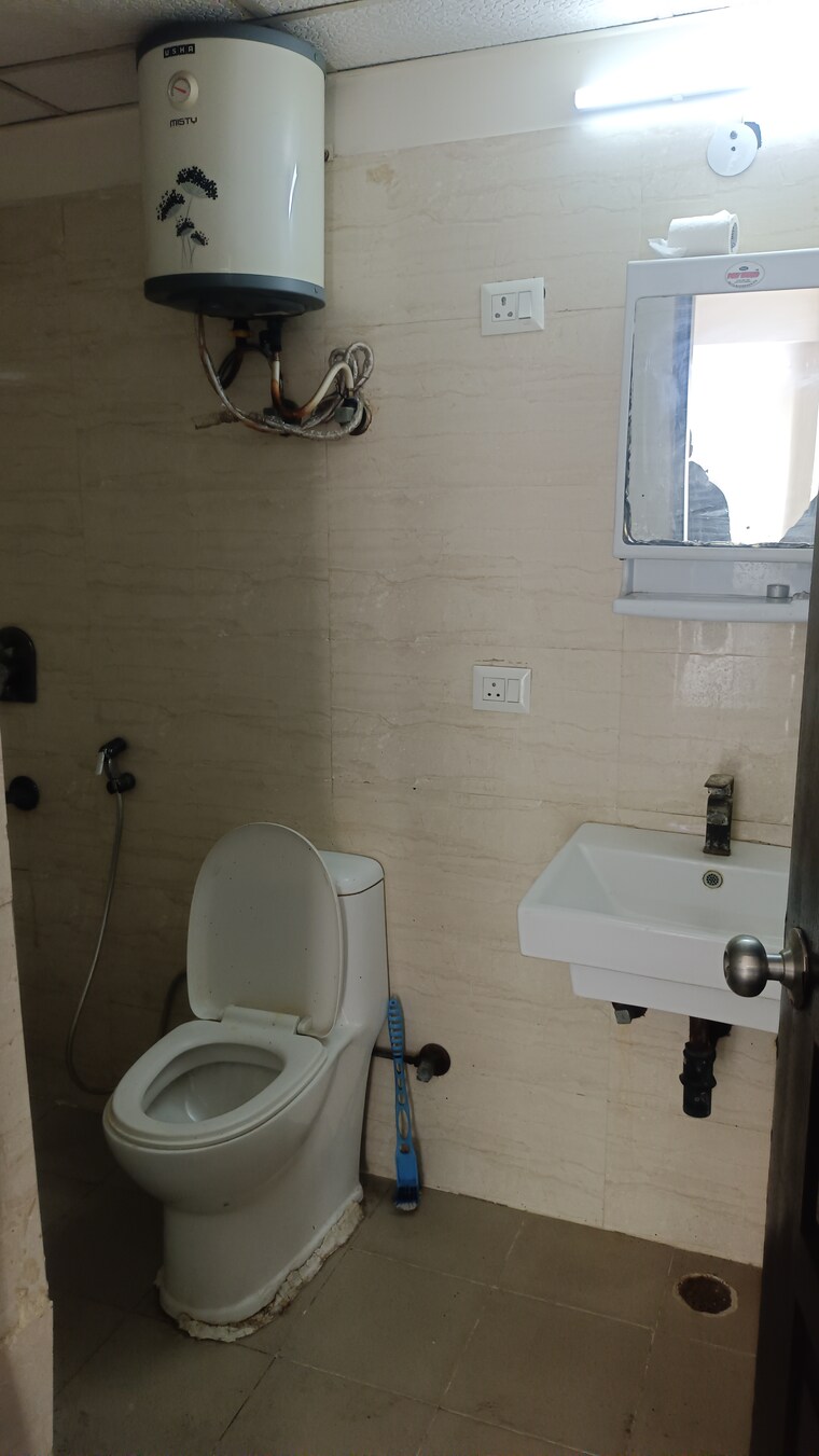 Bathroom, sethi-max-royal 3 Bedroom 1440 Sq.Ft. Apartment In Sector 76 Noida 9722287