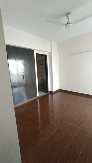 2 BHK Apartment For Rent in Sethi Max Royal, Sector 76