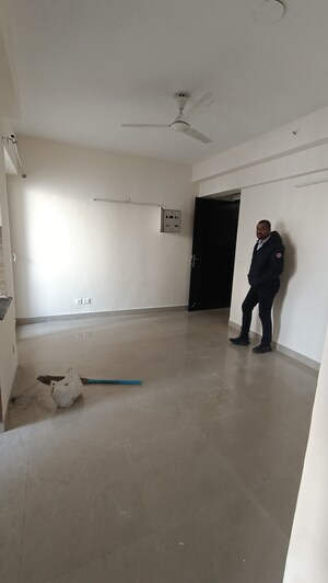 Room in 2 BHK Apartment at Sethi Max Royal, Sector 76 – for Rent