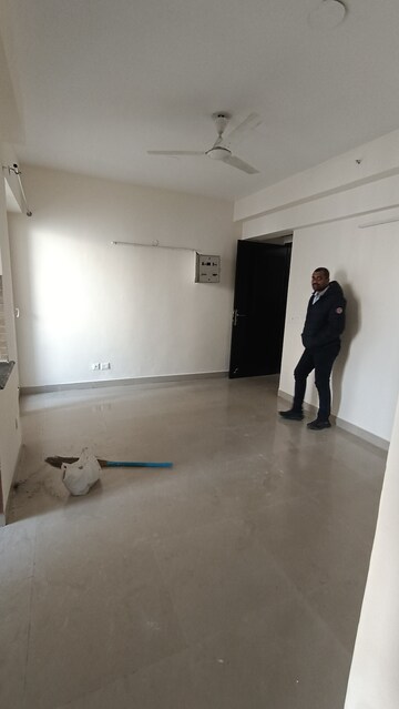 Room in 2 BHK Apartment at Sethi Max Royal, Sector 76 – for Rent