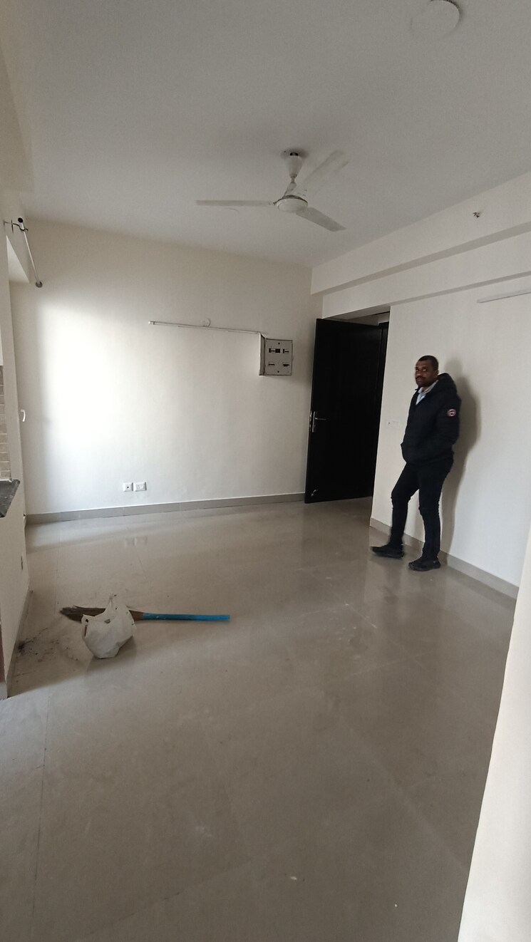 Room, sethi-max-royal 2 Bedroom 895 Sq.Ft. Apartment In Sector 76 Noida 9722292