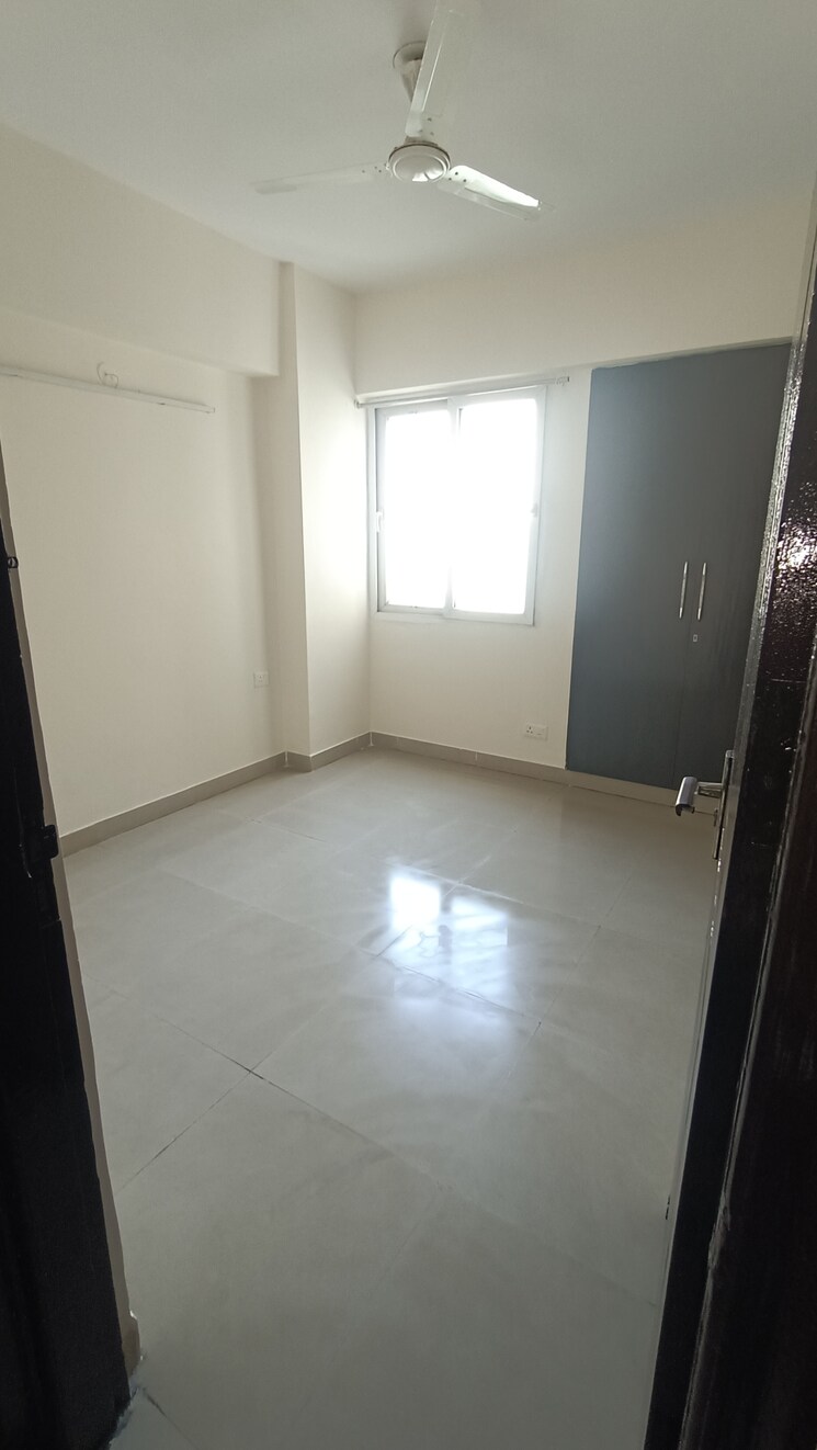 Room, sethi-max-royal 2 Bedroom 895 Sq.Ft. Apartment In Sector 76 Noida 9722292