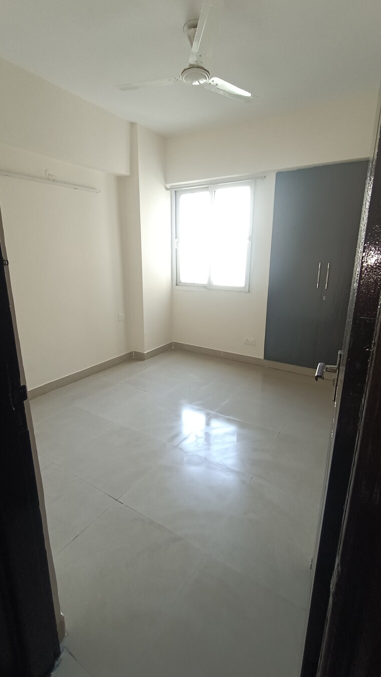 Room, sethi-max-royal 2 Bedroom 895 Sq.Ft. Apartment In Sector 76 Noida 9722292