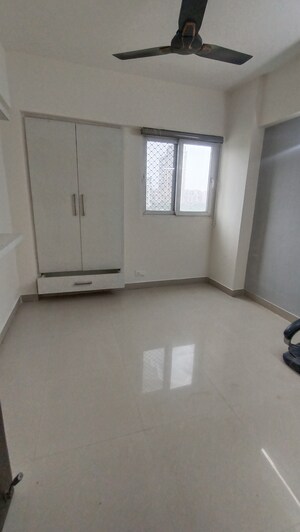 Room in 2 BHK Apartment at Sethi Max Royal, Sector 76 – for Rent