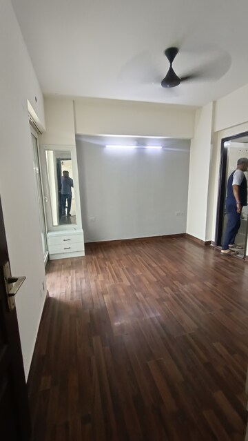 Room in 2 BHK Apartment at Sethi Max Royal, Sector 76 – for Rent