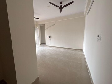 Room in 2 BHK Apartment at JM Florence, Tech Zone 4 Greater Noida – for Rent