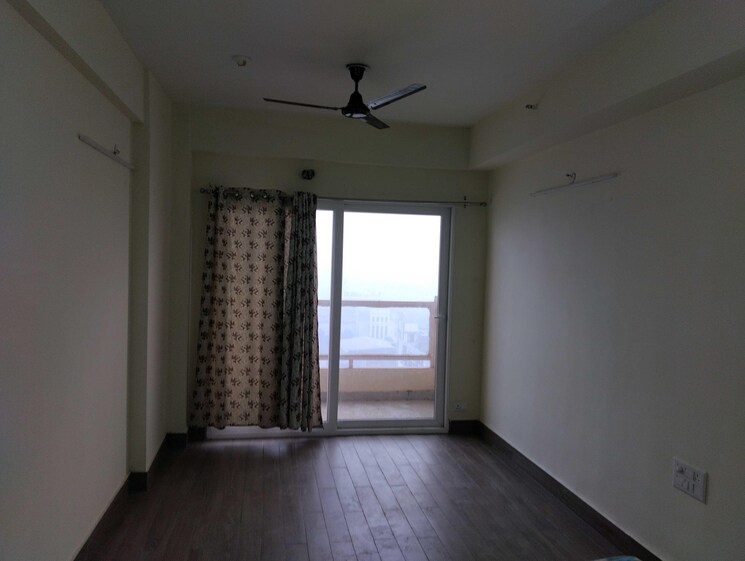 Room, gaur-runway-suites Studio 460 Sq.Ft. Apartment In Gaur Yamuna City Greater Noida 9722300