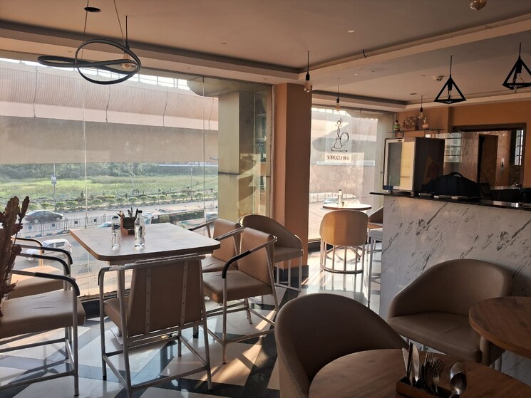 Team Area, modern-enclave Commercial Shop 900 Sq.Ft. In Chinar Park Kolkata 9722309