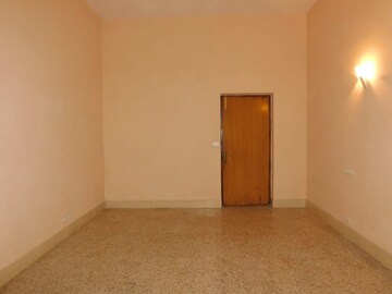 Room in 4 BHK Builder Floor at Friends Colony – for Rent