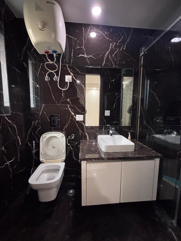 Attached Bathroom, green park extension 4 Bedroom 4000 Sq.Ft. Apartment In Green Park Extension Delhi 9722372