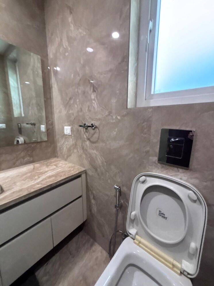 Bathroom, green park extension 4 Bedroom 4000 Sq.Ft. Apartment In Green Park Extension Delhi 9722372