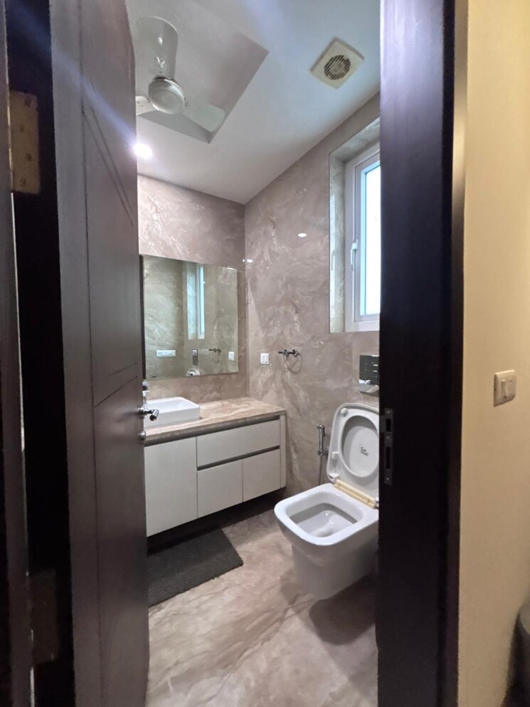 Bathroom, green park extension 4 Bedroom 4000 Sq.Ft. Apartment In Green Park Extension Delhi 9722372