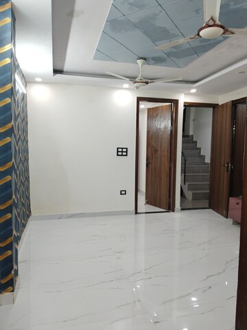 Room in 2 BHK Apartment at Khirki Extension – for Rent