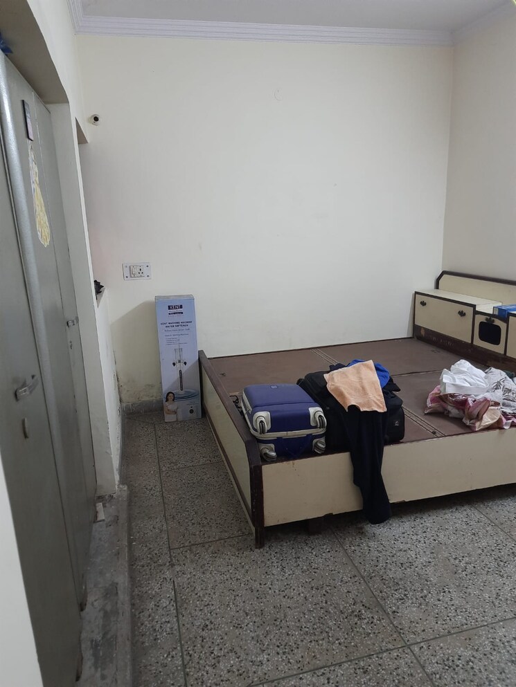 Bedroom, sector 19 2 Bedroom 112 Sq.Mt. Builder Floor In Sector 19 Noida 9722396