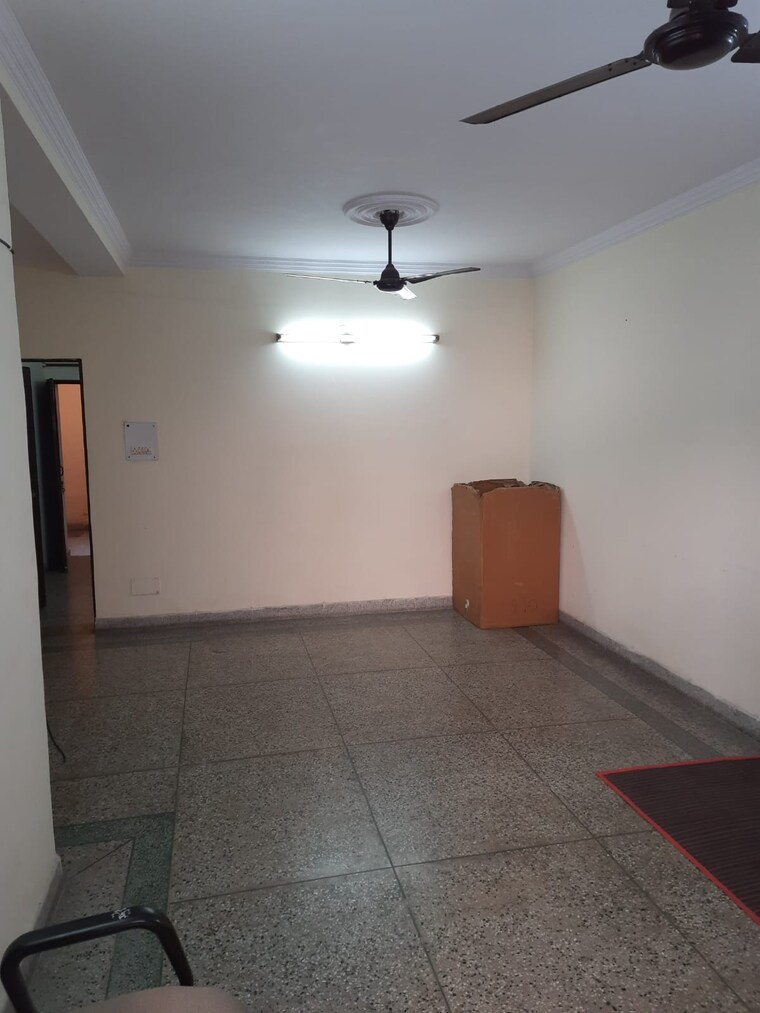 Room, sector 19 2 Bedroom 112 Sq.Mt. Builder Floor In Sector 19 Noida 9722396