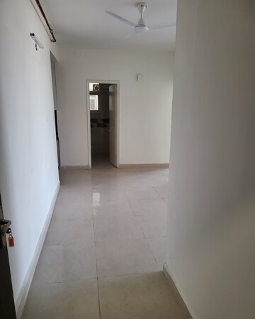 Room in 2 BHK Apartment at Signature Global Prime, Sector 63a – for Rent