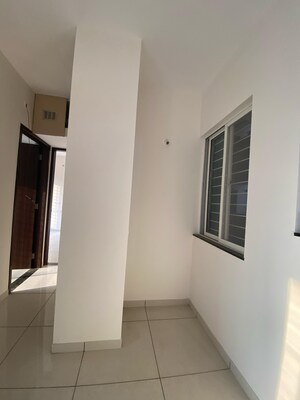 Room in 2 BHK Apartment at VJ YashOne Infinitee, Tathawade – for Rent