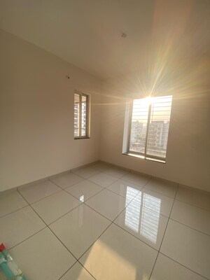 Room in 2 BHK Apartment at VJ YashOne Infinitee, Tathawade – for Rent