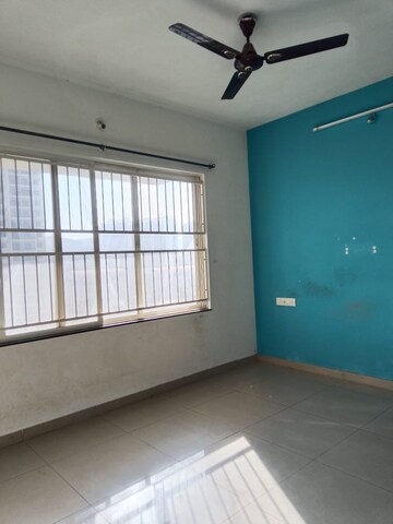 Room in 3 BHK Apartment at Kolte Patil Life Republic, Hinjewadi – for Rent