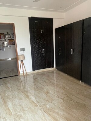 Room in 4 BHK Builder Floor at BPTP District, Sector 81 – for Sale