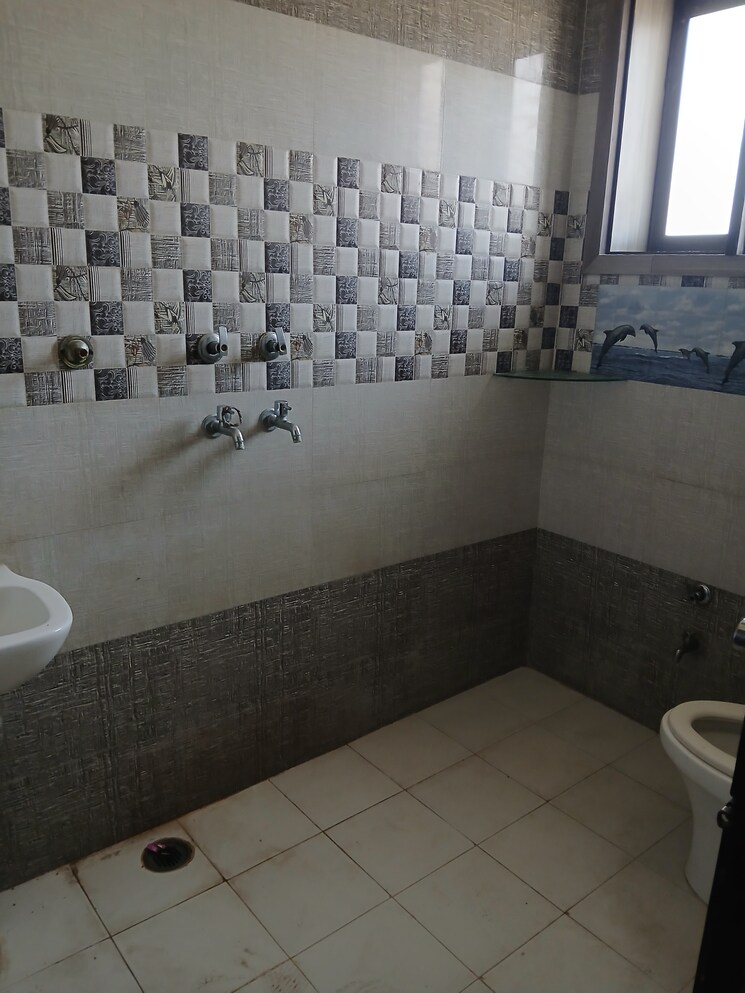 Attached Bathroom, sector 13 1 RK 350 Sq.Yd. Builder Floor In Sector 13 Hisar 9722545