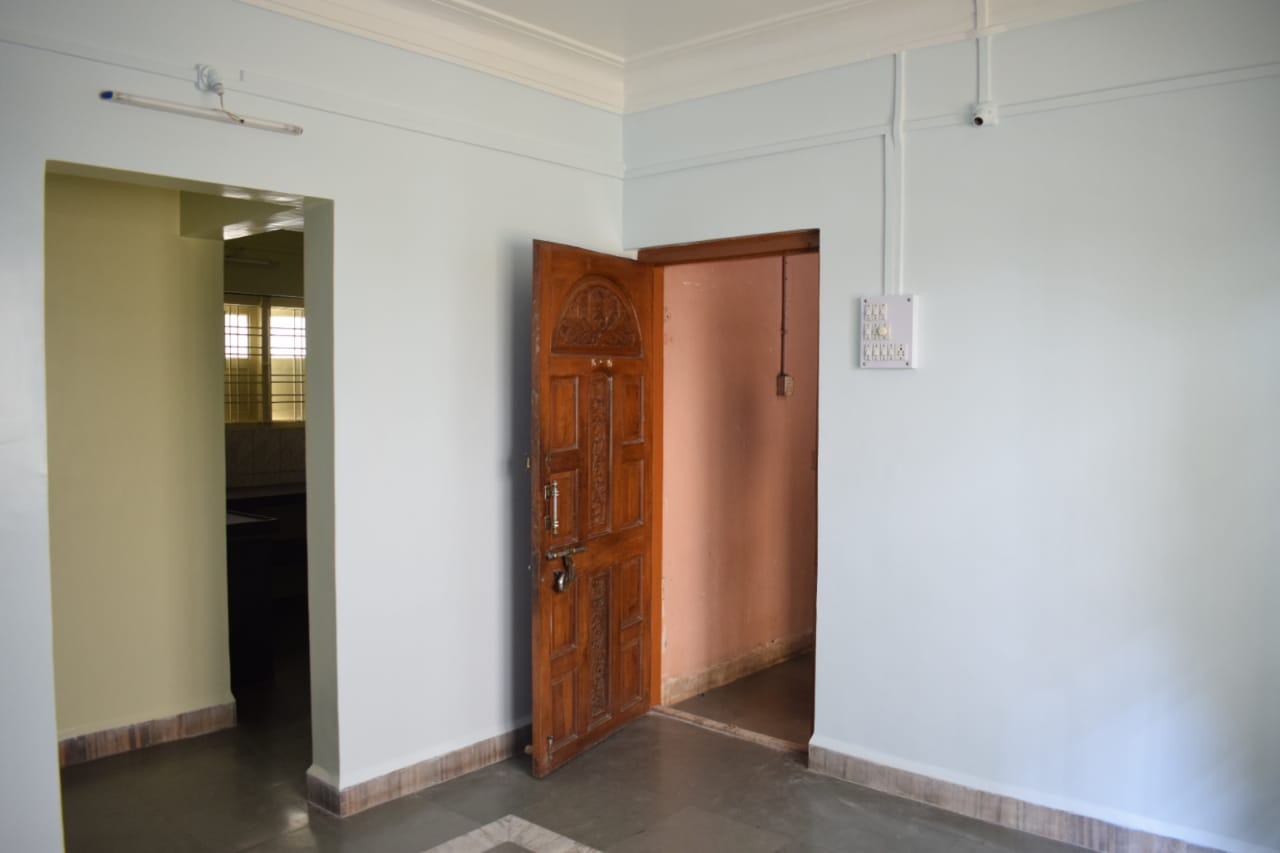 2 BHK Apartment For Rent in Cummins College Road